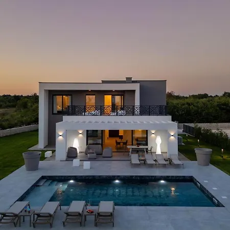 New! Luxury Alta - 50 M 2 Heated Pool * Juršići