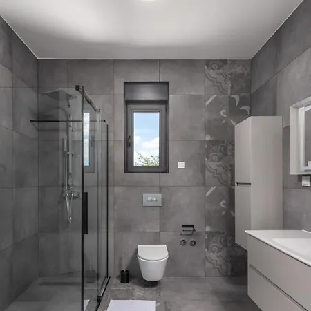 New! Luxury Alta - 50 M 2 Heated Pool *