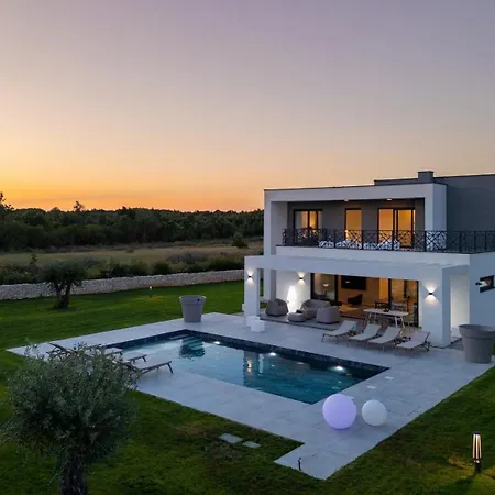 New! Luxury Alta - 50 M 2 Heated Pool Villa *