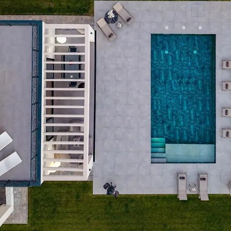 New! Luxury Alta - 50 M 2 Heated Pool